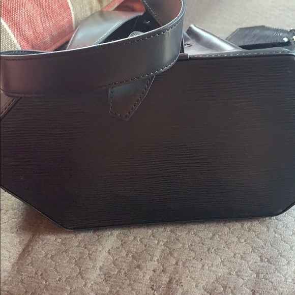 Guaranteed authentic Louis Vuitton swing back - Picture 4 of 7